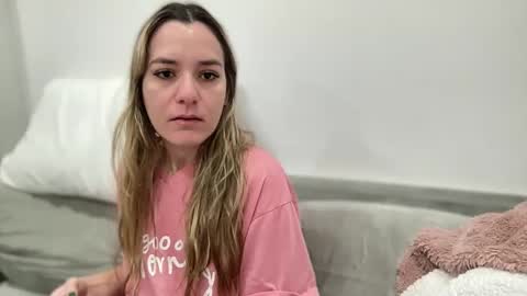 Snapshot of ailebun chatting on February 4, 5:12 pm Aile online show from February 4, 5:12 pm