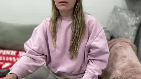 Snapshot of ailebun chatting on February 7, 8:01 am Aile online show from February 7, 8:01 am