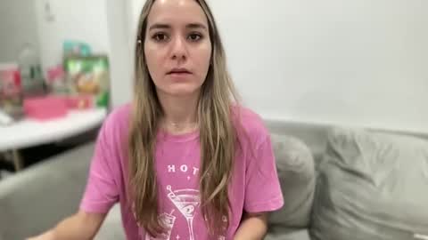 Snapshot of ailebun chatting on February 17, 9:56 am Aile online show from February 17, 9:56 am