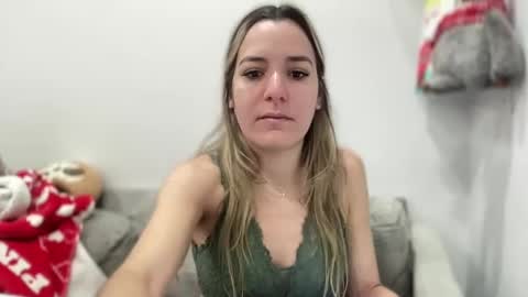 Snapshot of ailebun chatting on March 8, 1:57 pm Aile online show from March 8, 1:57 pm