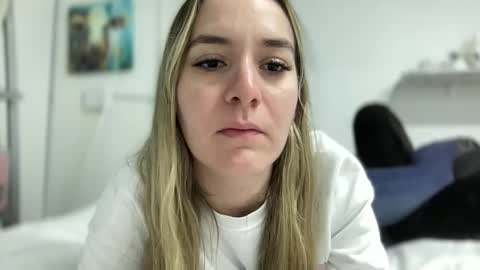 Snapshot of ailebun chatting on March 11, 5:05 am Aile online show from March 11, 5:05 am