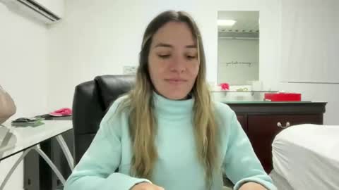 Snapshot of ailebun chatting on October 26, 3:12 am Aile online show from October 26, 3:12 am