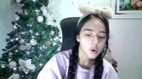 Snapshot of aineangeel chatting on December 4, 3:37 am AINE online show from December 4, 3:37 am