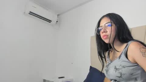 Snapshot of ainoa_pink chatting on October 10, 7:46 pm Ainoa online show from October 10, 7:46 pm