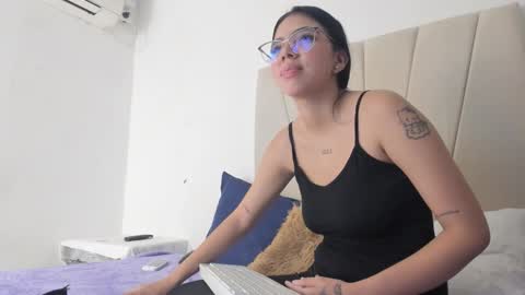 Snapshot of ainoa_pink chatting on October 11, 8:07 pm Ainoa online show from October 11, 8:07 pm