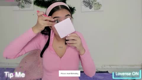 Snapshot of ainoa_pink chatting on December 3, 12:36 pm Ainoa online show from December 3, 12:36 pm