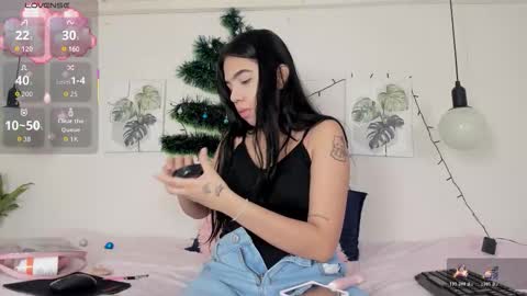 Snapshot of ainoa_pink chatting on December 13, 11:32 pm Ainoa online show from December 13, 11:32 pm