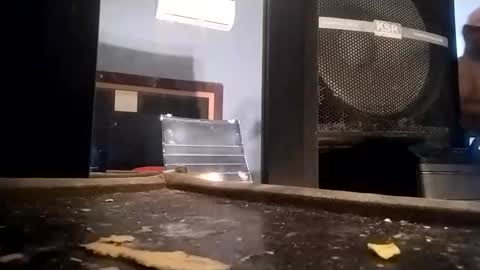 Snapshot of airoon91 chatting on October 17, 8:50 am airoon91 online show from October 17, 8:50 am