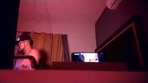 Snapshot of airoon91 chatting on October 27, 10:19 am airoon91 online show from October 27, 10:19 am