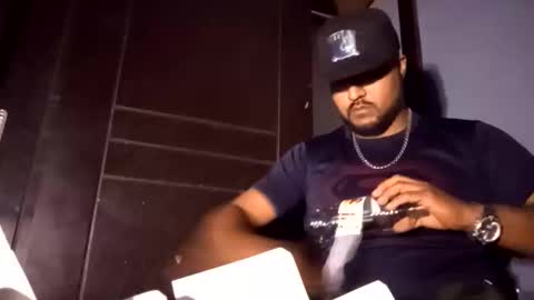 Snapshot of airoon91 chatting on December 2, 10:53 am airoon91 online show from December 2, 10:53 am