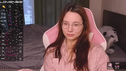 Snapshot of airyhill chatting on December 23, 7:17 am airyhill online show from December 23, 7:17 am