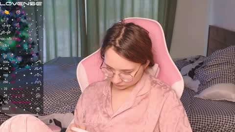 Snapshot of airyhill chatting on December 25, 9:02 am airyhill online show from December 25, 9:02 am