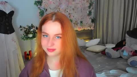 Snapshot of airysilhouette chatting on November 6, 4:13 am Louise online show from November 6, 4:13 am