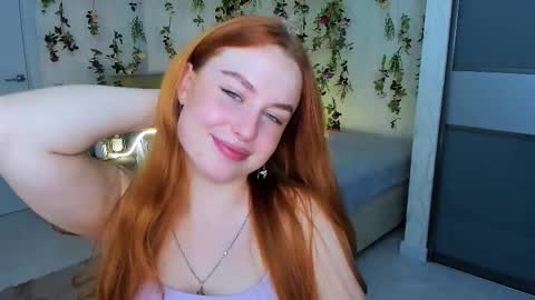 Snapshot of airysilhouette chatting on November 13, 1:26 am Louise online show from November 13, 1:26 am