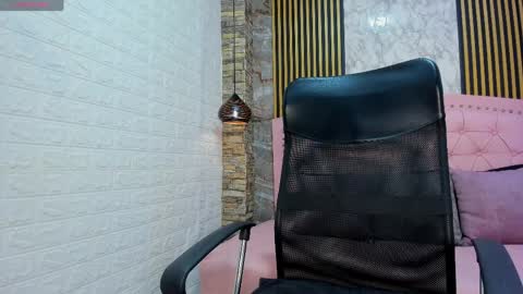 aisha__cambell online show from April 3, 9:40 am