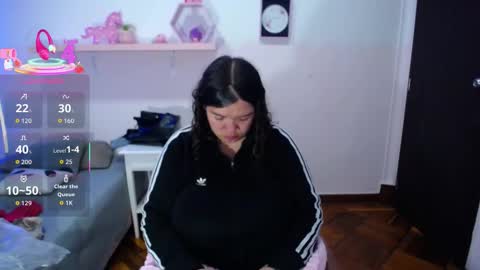 Snapshot of aisha_beneth chatting on October 24, 9:38 am online show from October 24, 9:38 am