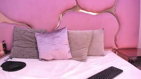 Aisha online show from February 5, 2:11 pm