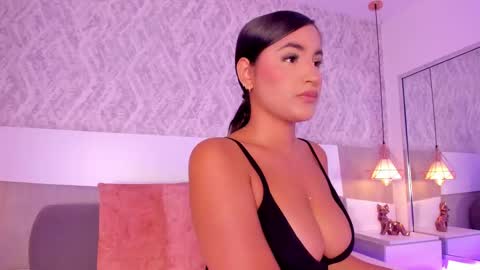 Aisha online show from October 7, 5:43 pm