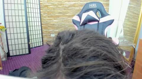 Snapshot of aisharouhi chatting on December 4, 5:39 am Aisha online show from December 4, 5:39 am