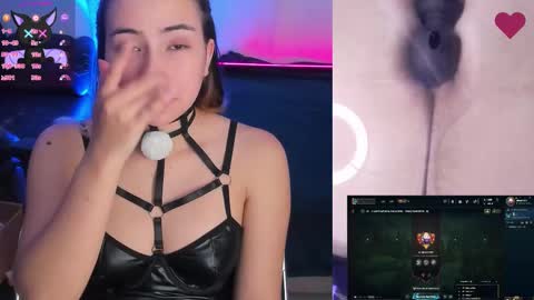 Snapshot of aishelyng20 chatting on October 30, 10:43 pm aishelyng20 online show from October 30, 10:43 pm