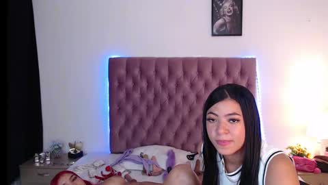 Snapshot of aixa_shaw chatting on January 8, 11:19 pm AIXA online show from January 8, 11:19 pm