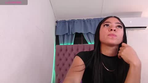 Snapshot of aixa_shaw chatting on February 27, 12:21 am AIXA online show from February 27, 12:21 am