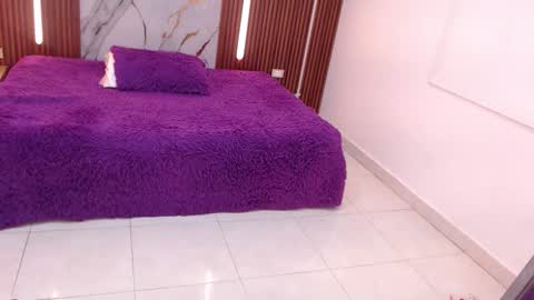 Snapshot of aixa_shaw chatting on September 11, 12:16 pm AIXA online show from September 11, 12:16 pm