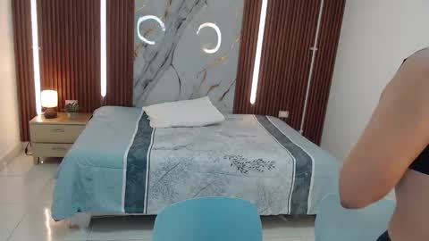 Snapshot of aixa_shaw chatting on September 23, 12:30 pm AIXA online show from September 23, 12:30 pm