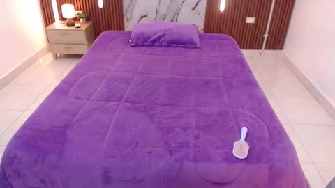 Snapshot of aixa_shaw chatting on October 2, 12:12 pm AIXA online show from October 2, 12:12 pm