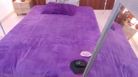 Snapshot of aixa_shaw chatting on October 3, 12:24 pm AIXA online show from October 3, 12:24 pm