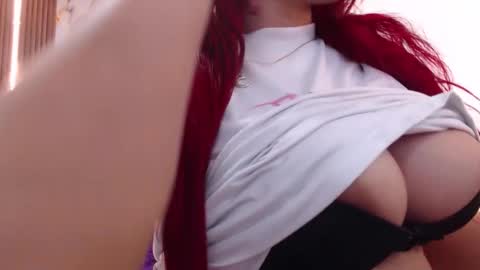 Snapshot of aixa_shaw chatting on December 2, 12:21 pm AIXA online show from December 2, 12:21 pm