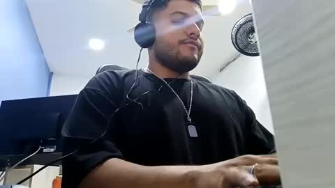 Esteban online show from February 5, 4:48 am