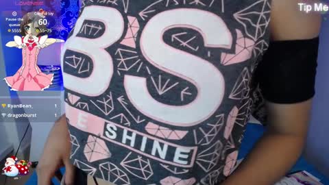 A K A N E  U W U online show from December 10, 3:33 pm