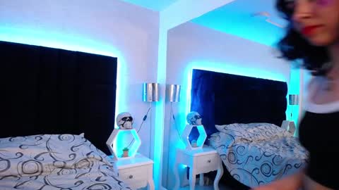 A K A N E  U W U online show from December 15, 1:13 am