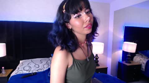 A K A N E  U W U online show from January 17, 4:04 pm