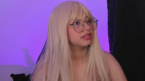 Akari online show from April 20, 6:53 pm