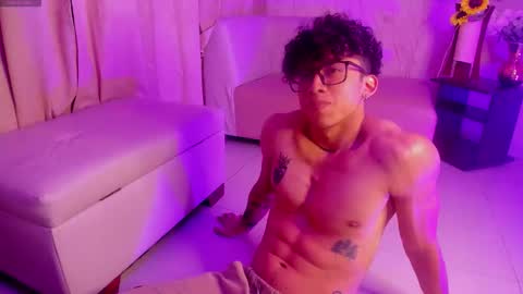 akazaboy online show from November 21, 5:06 am