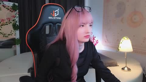 Akemi online show from February 26, 5:50 pm