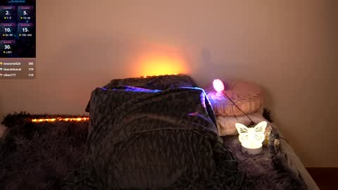 Snapshot of akira_mori chatting on December 15, 11:20 pm Nameless online show from December 15, 11:20 pm