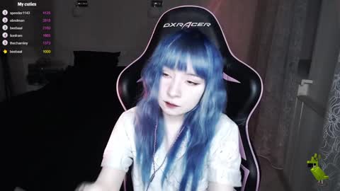 akirahartyx online show from December 5, 1:17 pm