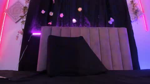 Snapshot of akirastone_ chatting on October 1, 12:00 pm akirastone_ online show from October 1, 12:00 pm