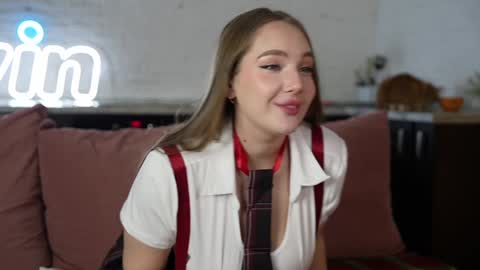 Snapshot of al1ce_fox chatting on December 18, 8:14 pm Alice and Nate online show from December 18, 8:14 pm