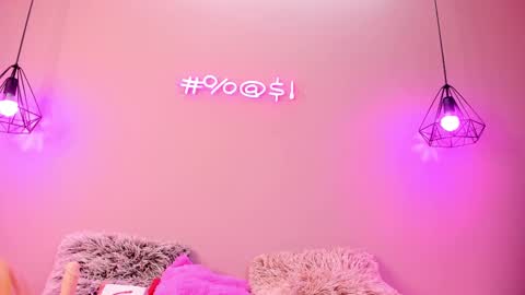 Snapshot of alahia_betancur chatting on January 16, 3:24 pm Alahia  online show from January 16, 3:24 pm