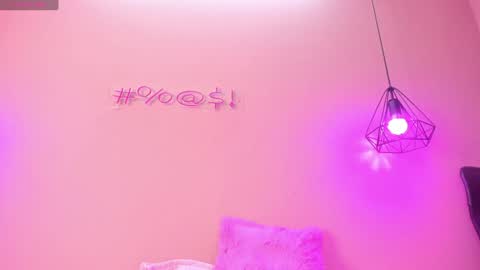 Snapshot of alahia_betancur chatting on February 3, 3:06 pm Alahia  online show from February 3, 3:06 pm