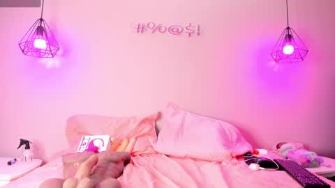 Snapshot of alahia_betancur chatting on February 13, 6:16 pm Alahia  online show from February 13, 6:16 pm