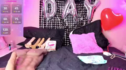 Snapshot of alahia_betancur chatting on February 15, 3:28 pm Alahia  online show from February 15, 3:28 pm