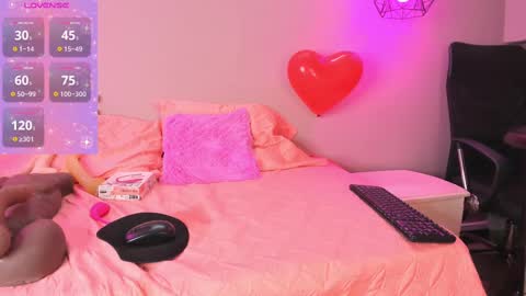 Snapshot of alahia_betancur chatting on February 18, 3:10 pm Alahia  online show from February 18, 3:10 pm