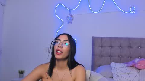 Alaia Alegria online show from March 7, 5:04 am