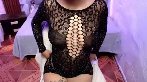 Snapshot of alaia_blue1 chatting on October 14, 1:34 pm alaia_blue1 online show from October 14, 1:34 pm