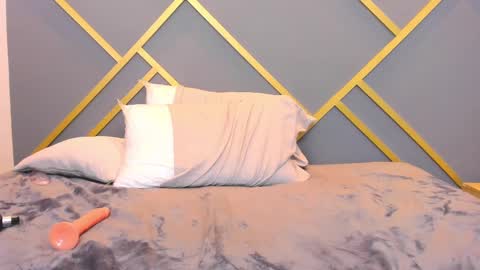 Snapshot of alaia_colins chatting on February 26, 6:37 am alaia_colins online show from February 26, 6:37 am